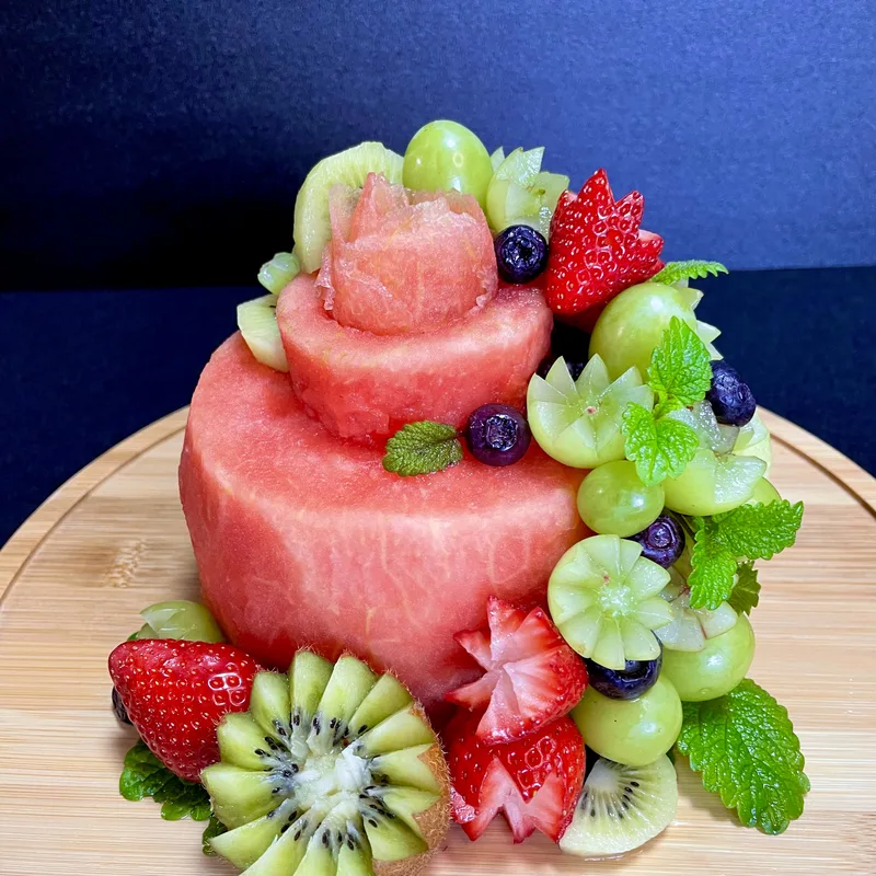 スイカで作ったケーキ